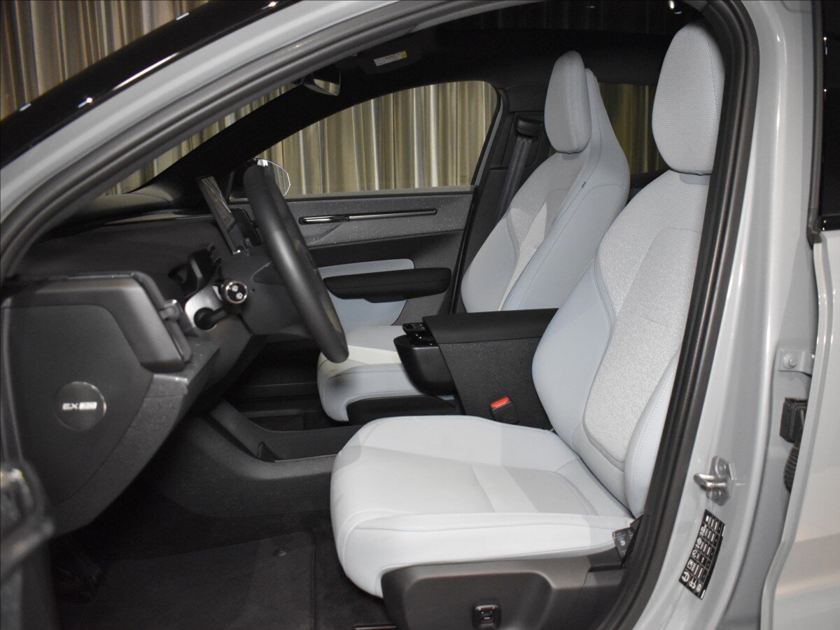 Volvo EX30 SUV / Terénní 0,0 315 kw