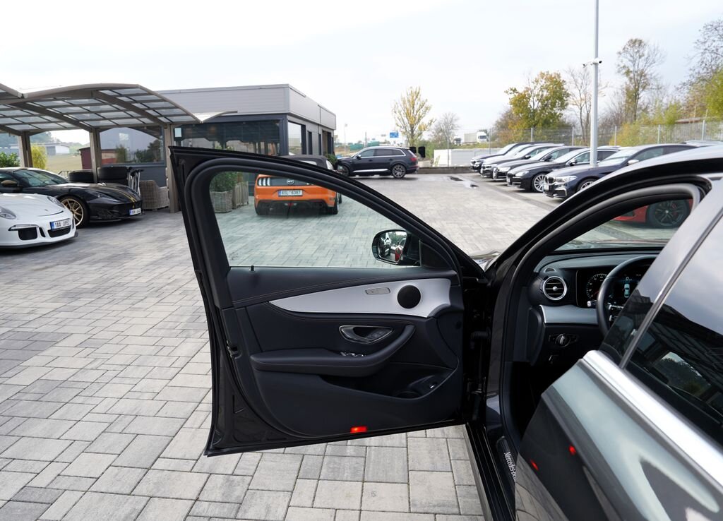 Mercedes-Benz Třídy E Sedan 2,0 l 145 kw