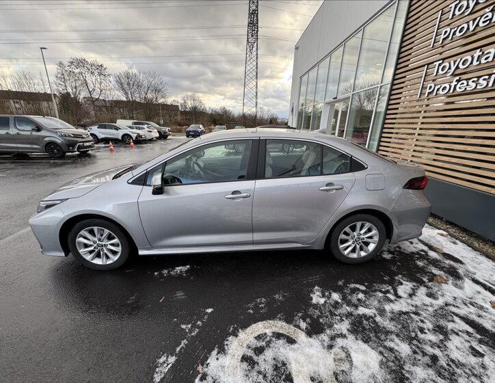 Toyota Corolla Sedan / Limuzína 1,8 l 72 kw