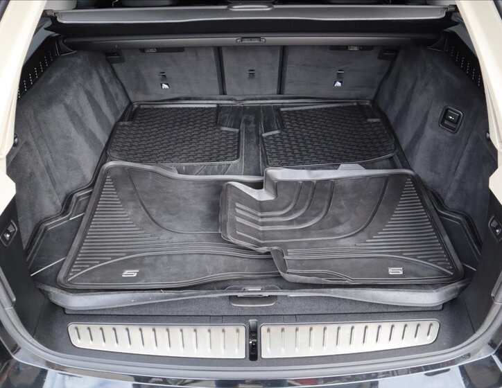 BMW Řada 5 Kombi 3,0 l 195 kw
