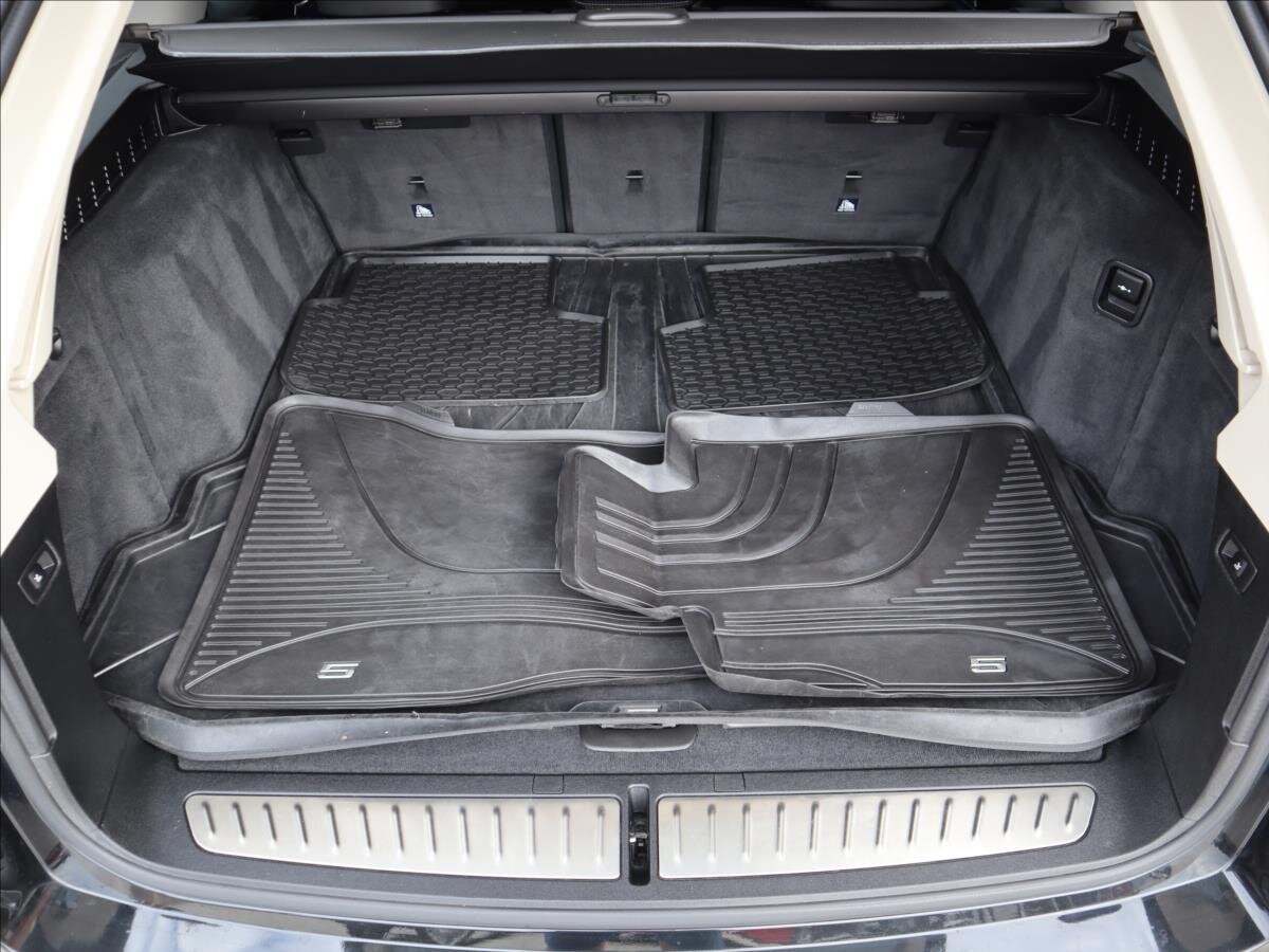 BMW Řada 5 Kombi 3,0 l 195 kw