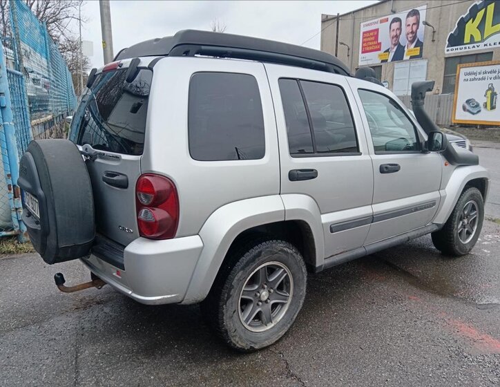 Jeep Cherokee Kombi 2,8 l 120 kw