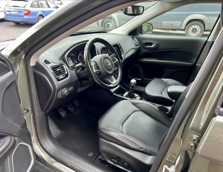 Jeep Compass SUV 1,4 l 103 kw