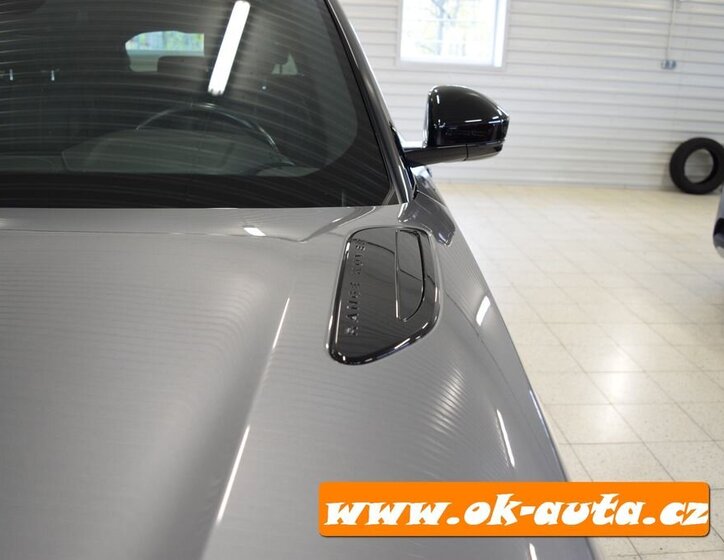 Land Rover Range Rover Velar SUV 2,0 l 150 kw