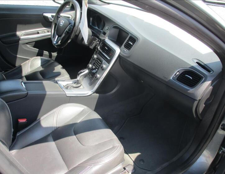 Volvo V60 9