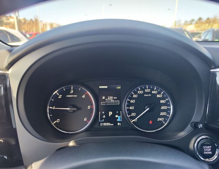 Mitsubishi Outlander SUV / Terénní 2,3 l 110 kw