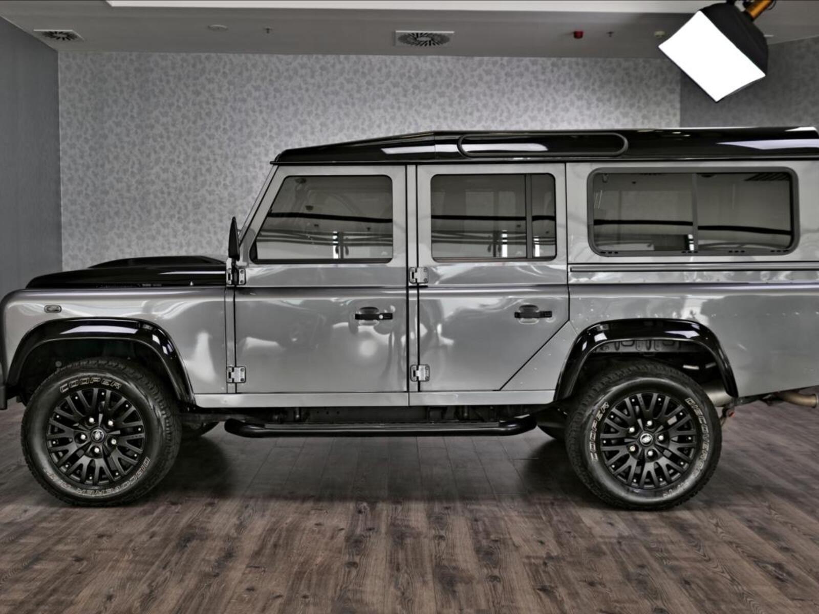 Land Rover Defender 7