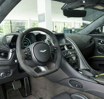 Aston Martin DBS 5