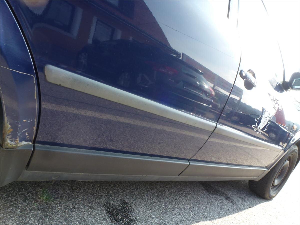 Volkswagen Passat Kombi 1,6 l 74 kw