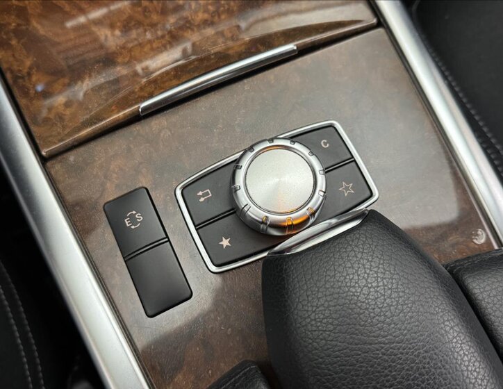 Mercedes-Benz Třídy E 30