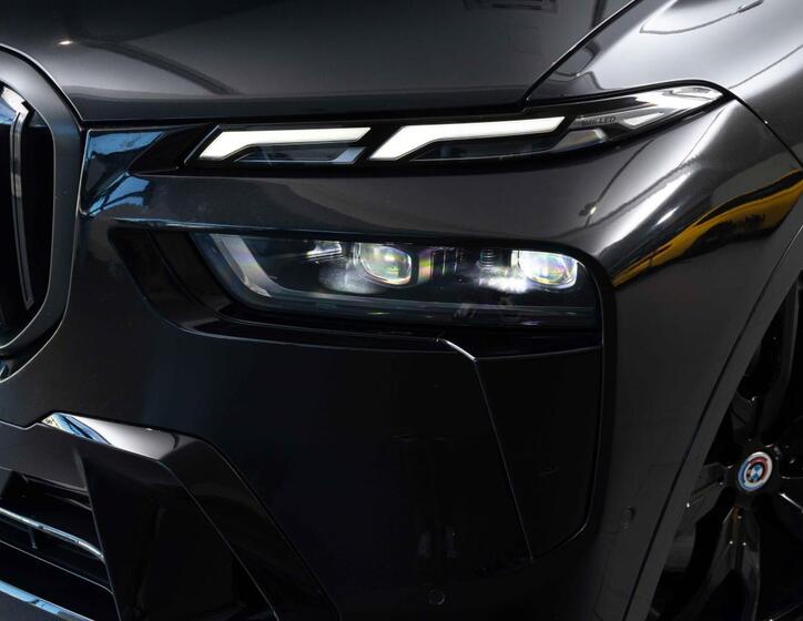 BMW X7 8