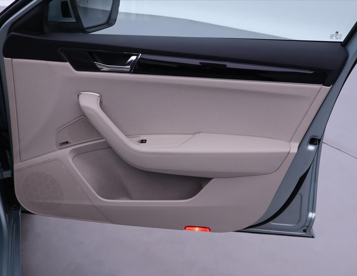 Škoda Superb Liftback 2,0 l 147 kw