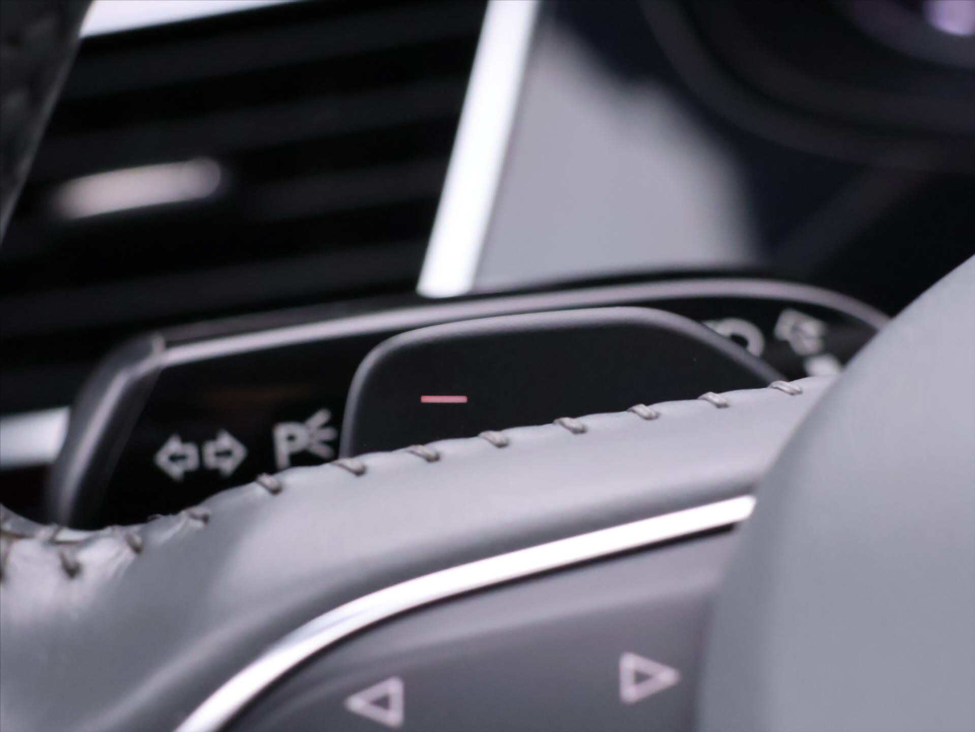 Audi A8 Sedan / Limuzína 4,2 l 273 kw