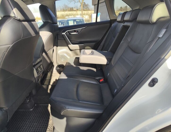Toyota RAV4 SUV / Terénní 2,5 l 163 kw