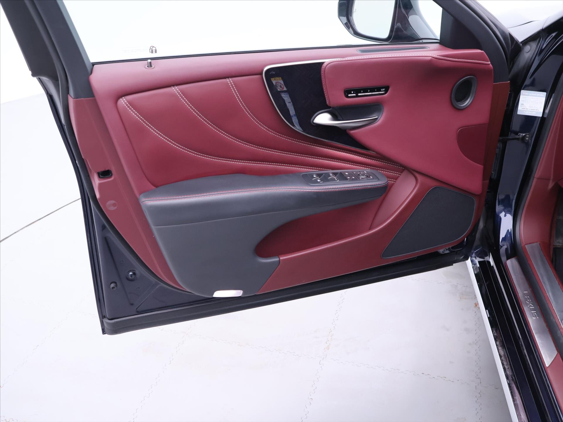 Lexus LS 500h Sedan / Limuzína 3,5 l 220 kw