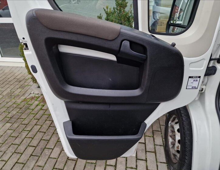 Peugeot Boxer VAN-Minibus 2,2 l 103 kw