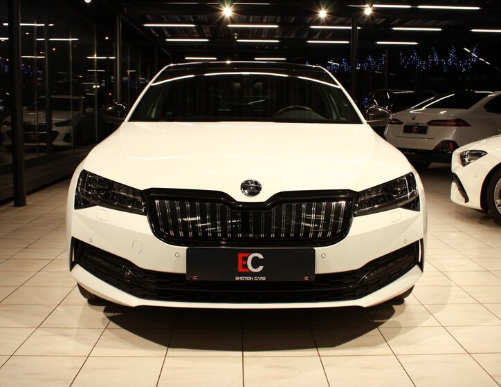 Škoda Superb Liftback 1,4 l 160 kw