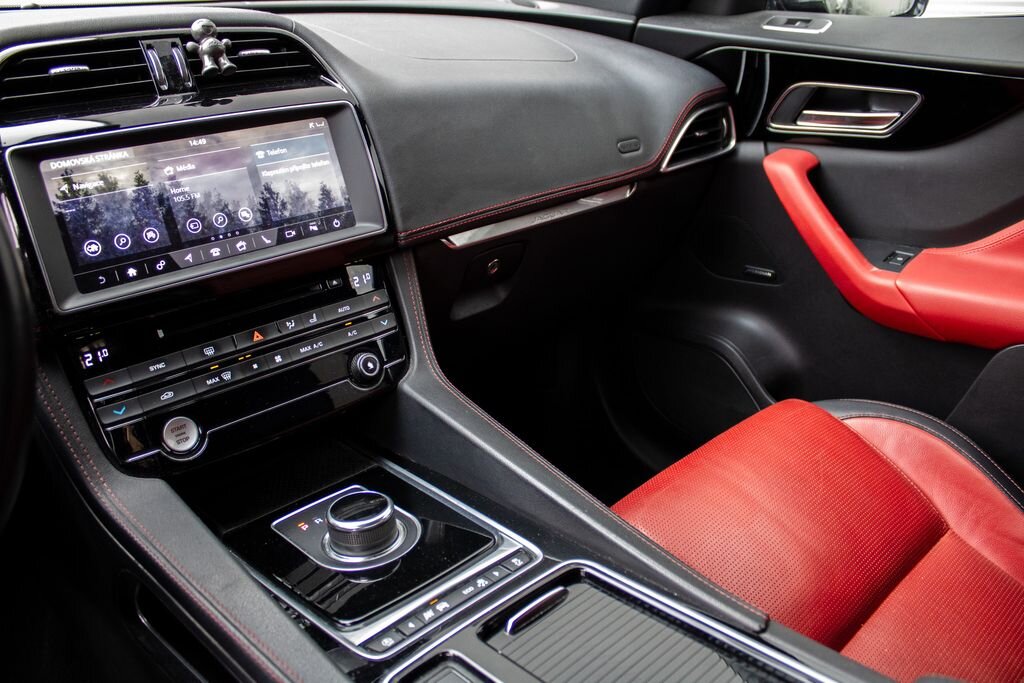 Jaguar F-Pace SUV 3,0 l 221 kw