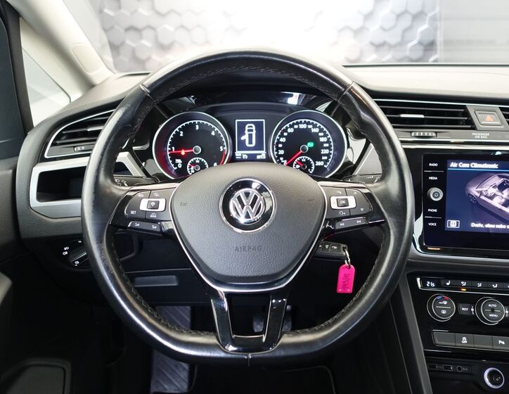 Volkswagen Touran 9
