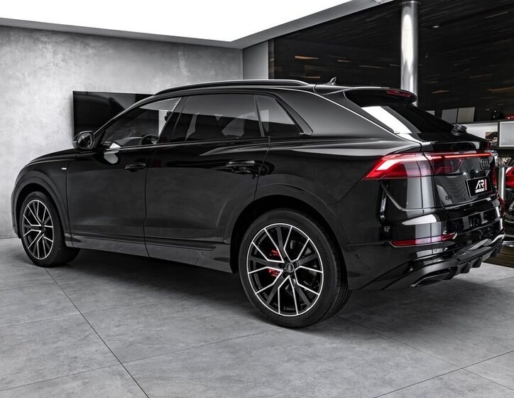 Audi Q8 SUV / Terénní 3,0 l 210 kw