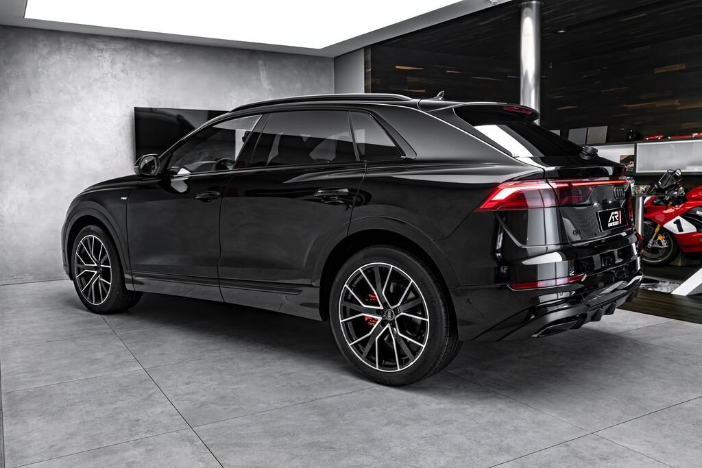 Audi Q8 SUV / Terénní 3,0 l 210 kw