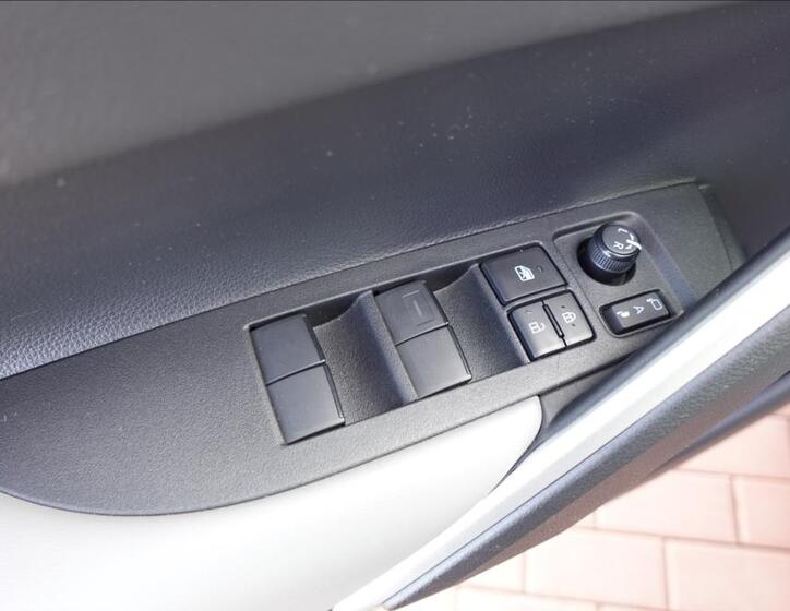 Toyota Corolla Cross 16