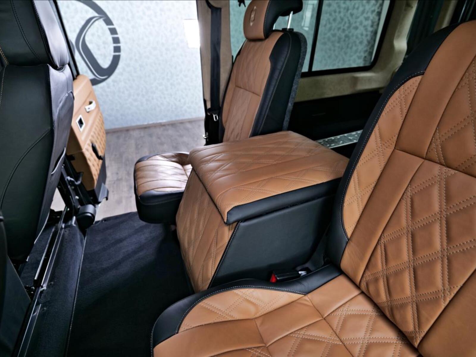 Land Rover Defender 27