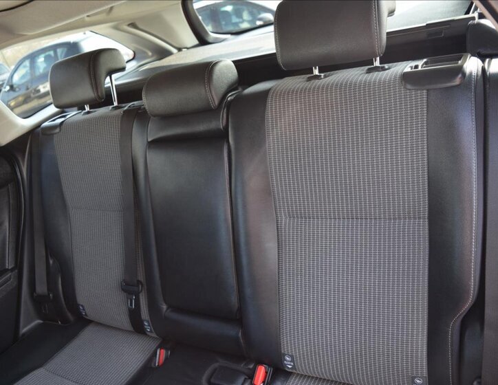 Toyota Auris Kombi 1,2 l 85 kw