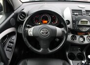 Toyota RAV4 SUV 2,2 l 100 kw