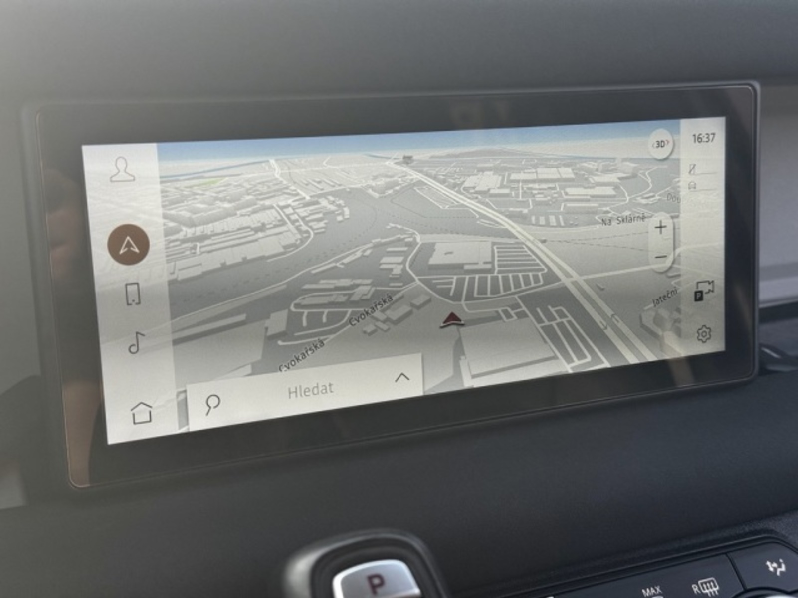 Land Rover Defender 33