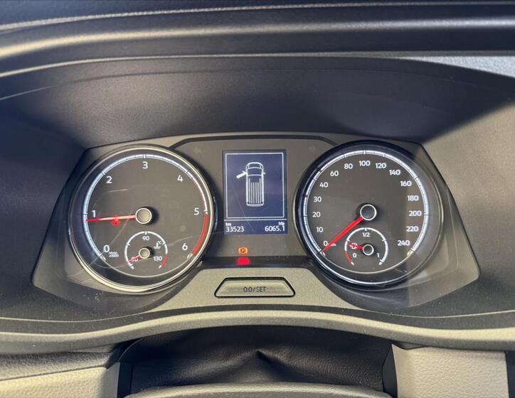 Volkswagen Caravelle 13