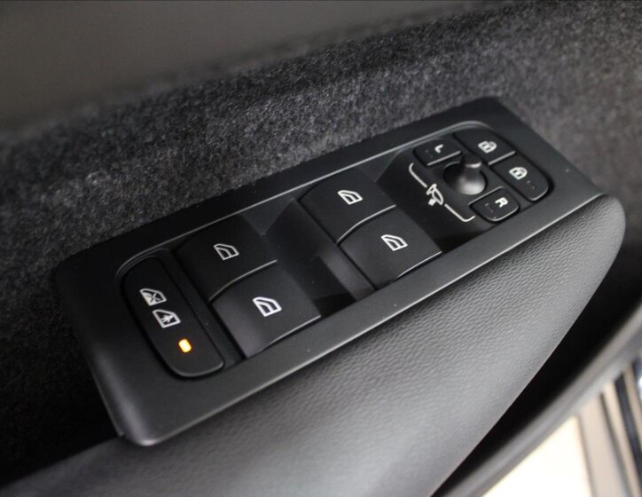 Volvo XC40 Kombi 2,0 l 145 kw