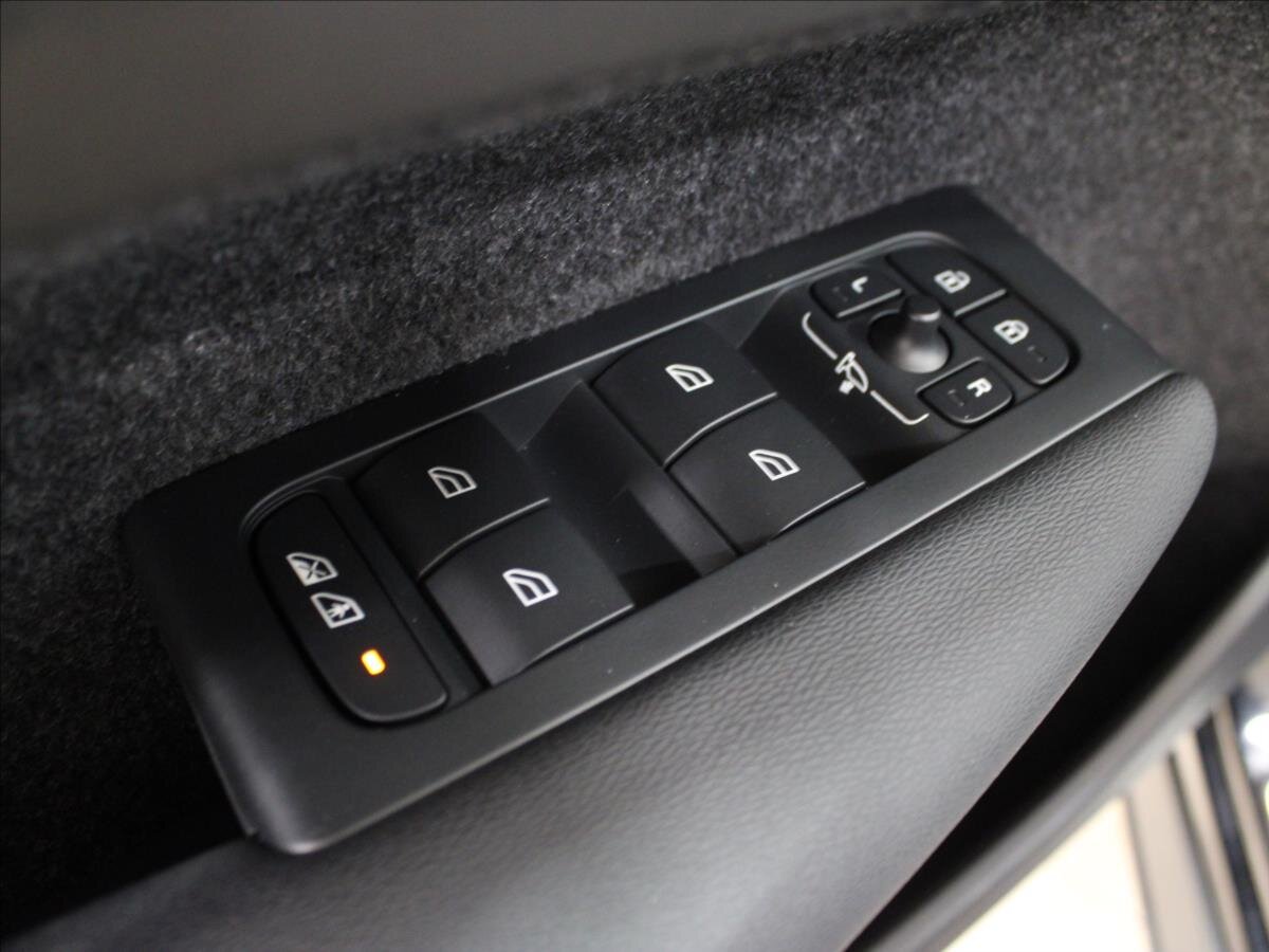 Volvo XC40 Kombi 2,0 l 145 kw