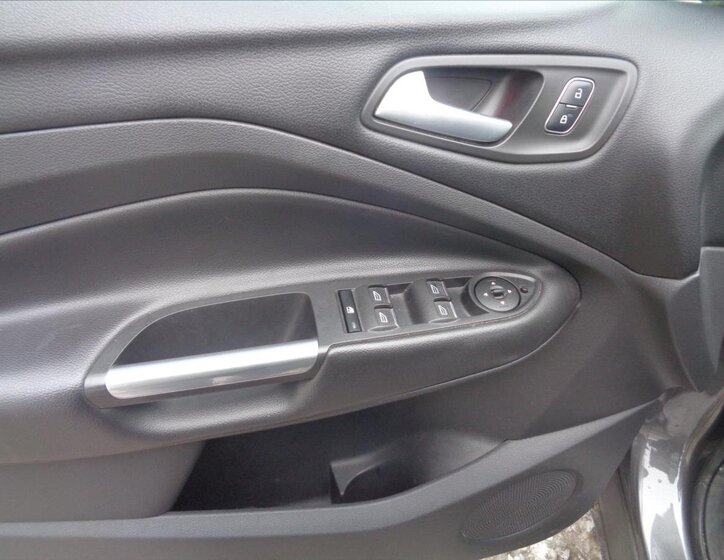 Ford Kuga SUV 1,5 l 110 kw