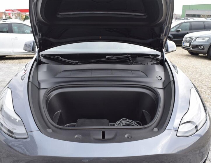 Tesla Model Y SUV / Terénní 0,0 378 kw