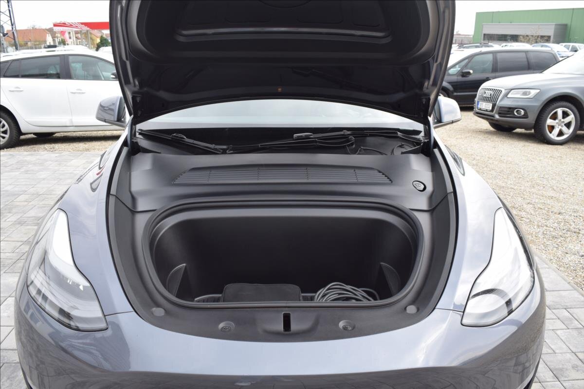 Tesla Model Y SUV / Terénní 0,0 378 kw