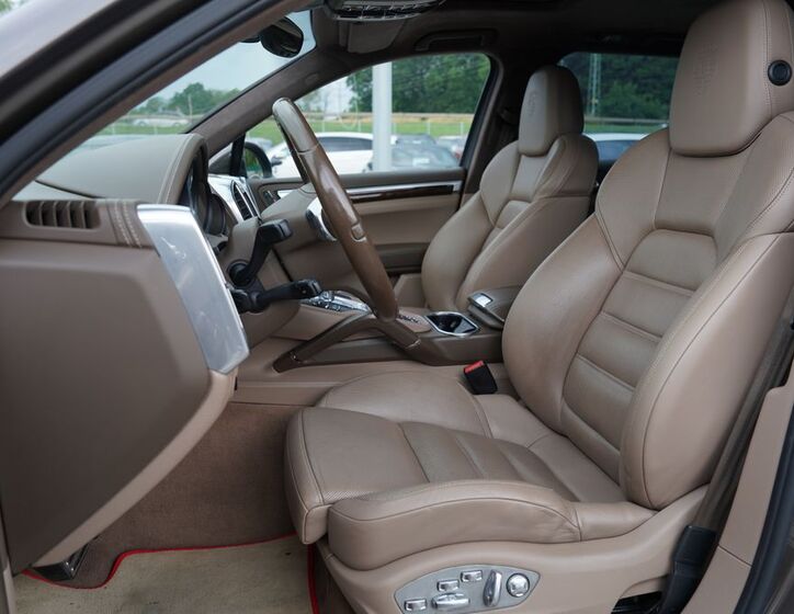 Porsche Cayenne 26