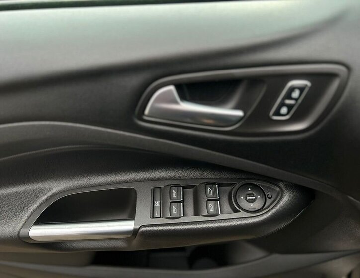 Ford Kuga SUV 2,0 l 120 kw