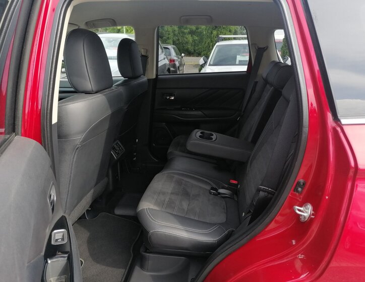 Mitsubishi Outlander 11