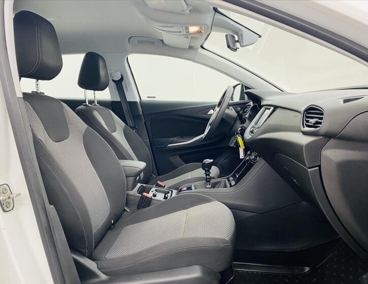 Opel Grandland X SUV / Terénní 1,2 l 96 kw