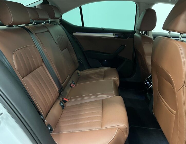 Škoda Superb Liftback 1,4 l 160 kw