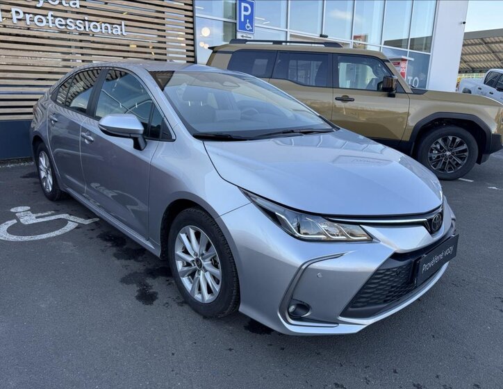 Toyota Corolla Sedan 1,5 l 92 kw