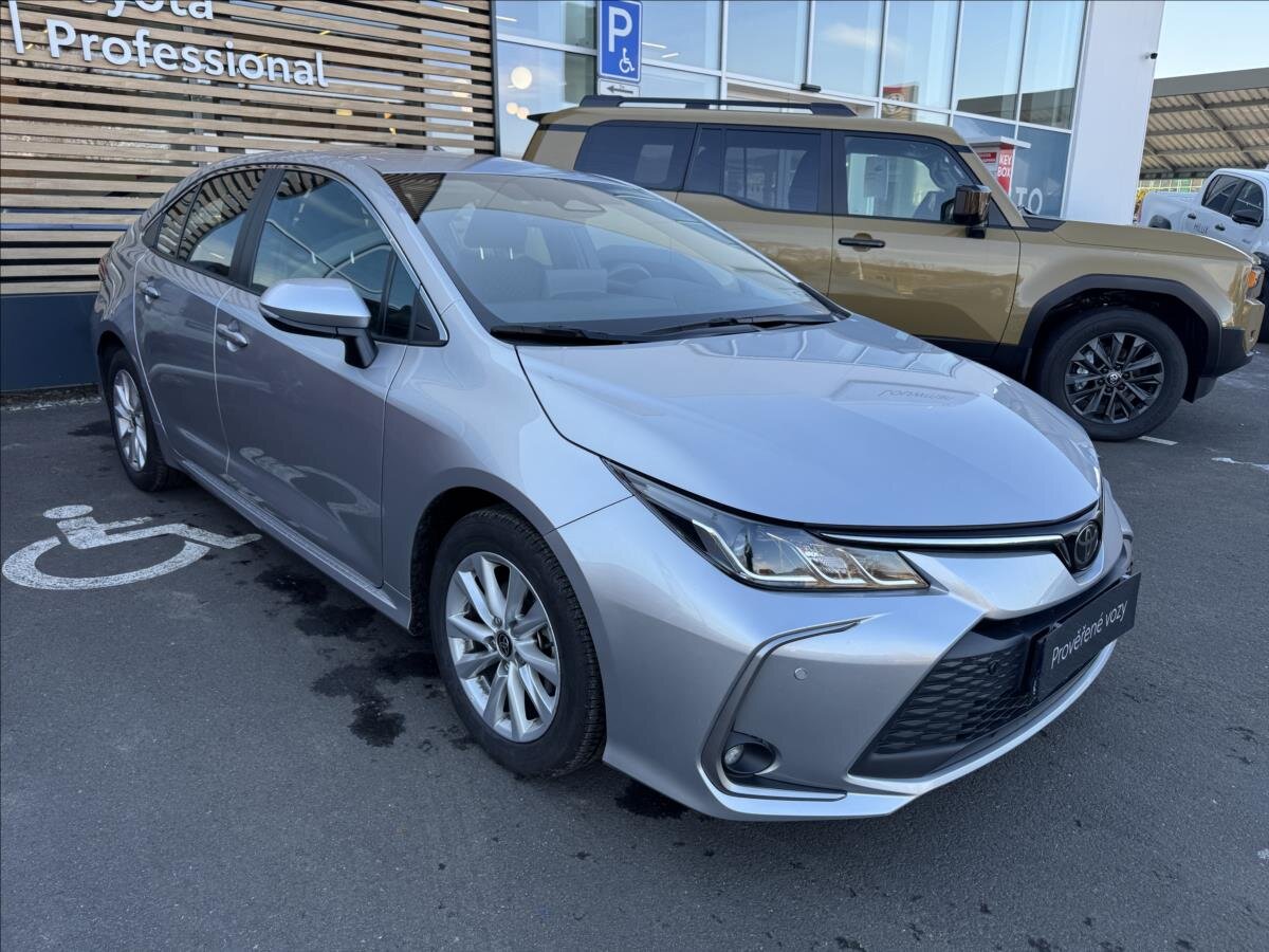 Toyota Corolla Sedan 1,5 l 92 kw