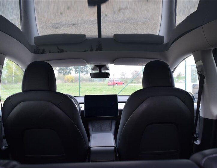 Tesla Model Y SUV / Terénní 0,0 378 kw