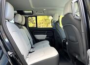 Land Rover Defender 22