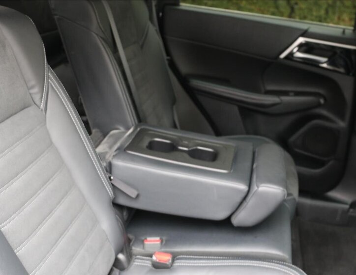 Mitsubishi Outlander SUV 2,4 l 162 kw