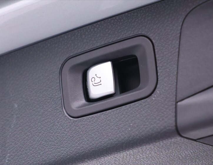 Mercedes-Benz Třídy E Kombi 2,0 l 143 kw