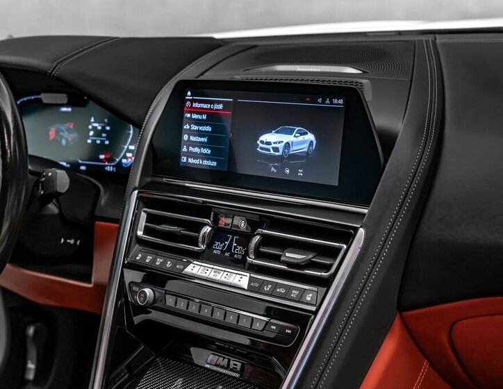 BMW M8 Kupé 4,4 l 447 kw