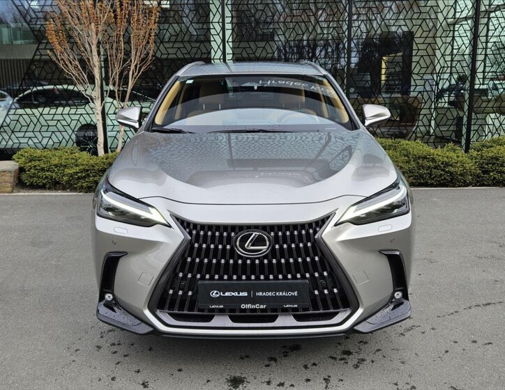 Lexus NX 350h SUV / Terénní 2,5 l 147 kw