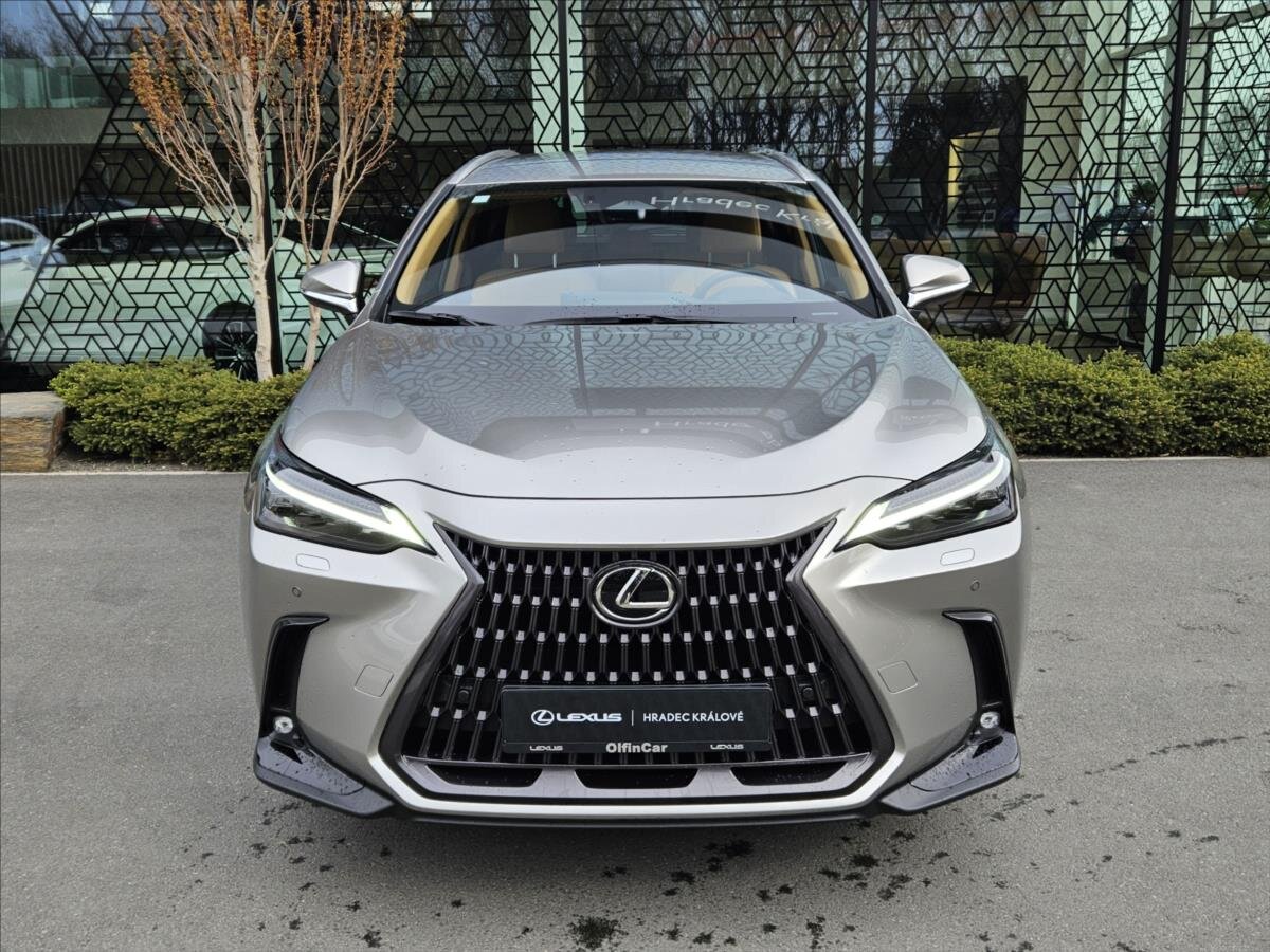Lexus NX 350h SUV / Terénní 2,5 l 147 kw